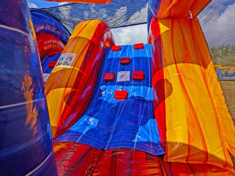 inside-extreme-obstacle-course-rental2.jpg